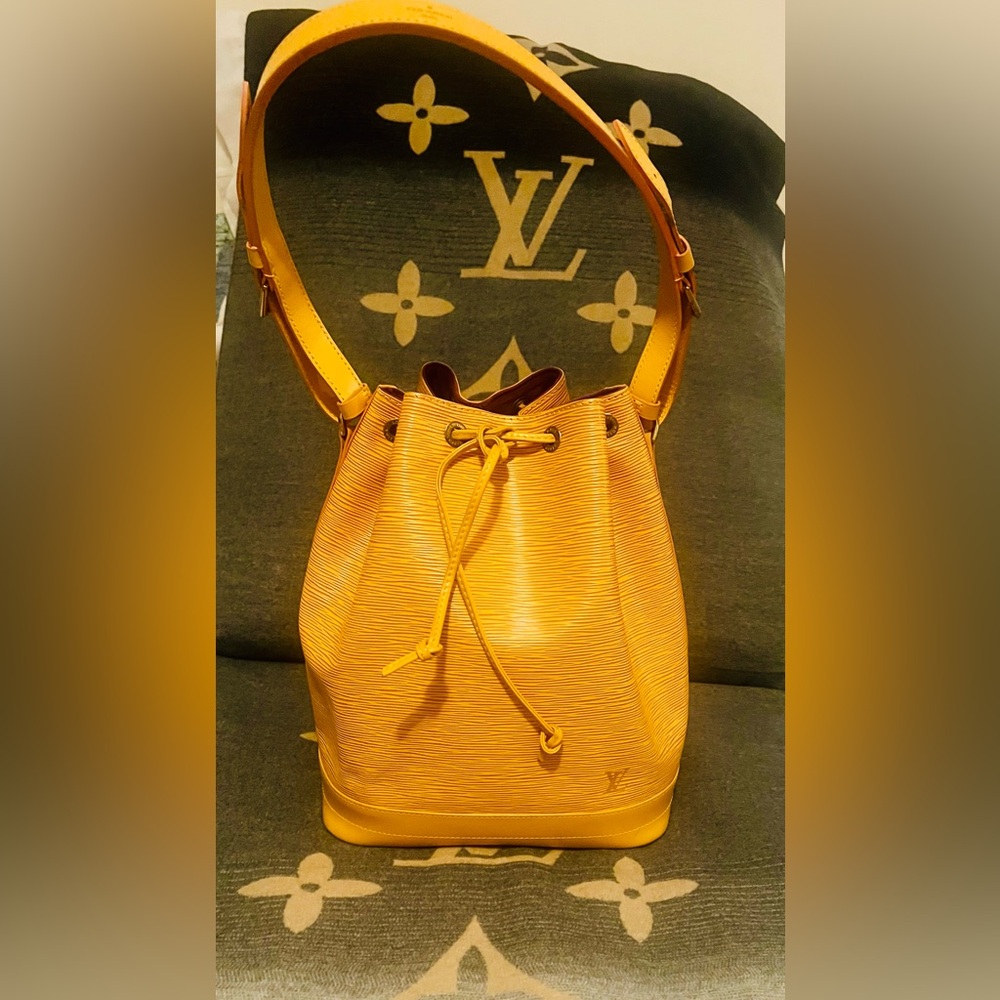 Louis Vuitton Noe Handbag Epi Leather large